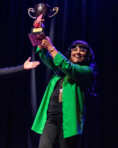 Teresa Mendoza, ex alumna y ganadora del II Campeonato Nacional de Stand-Up Comedy LA COPA DEL HUMOR
